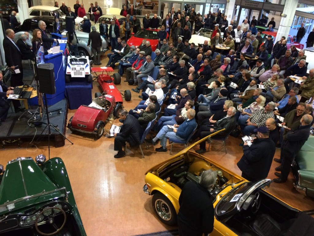 barons classic car auction crowd
